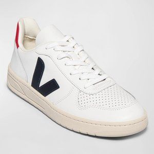 V-10 Low-Top Leather Vejas Sneakers